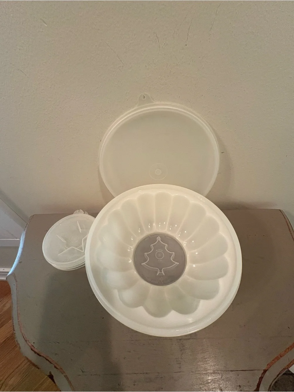 VTG Tupperware Jel-N-Serve Jello Mold With Four Inserts